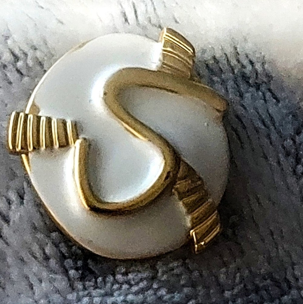 Schiaparelli 1 Brooch button